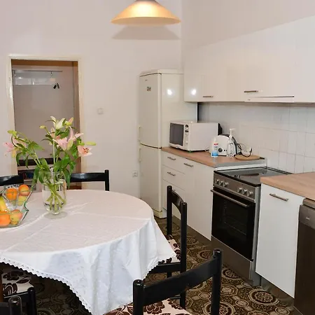 Apartman Three Bedroom Apartment 5 Min From Beach - Ae1560 *