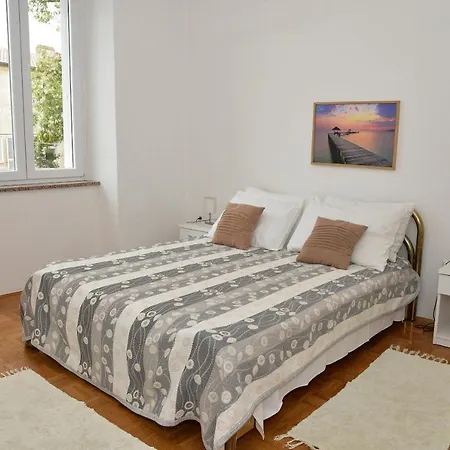 Three Bedroom Apartment 5 Min From Beach - Ae1560 *
