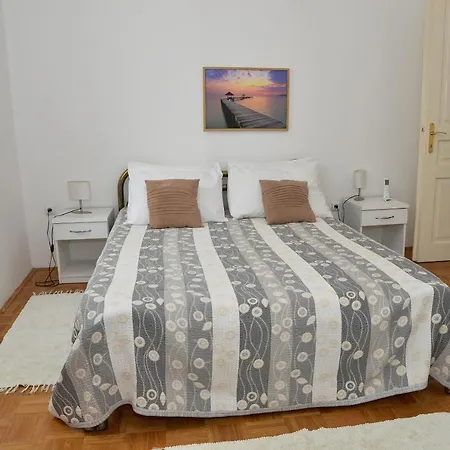 Three Bedroom Apartment 5 Min From Beach - Ae1560 *