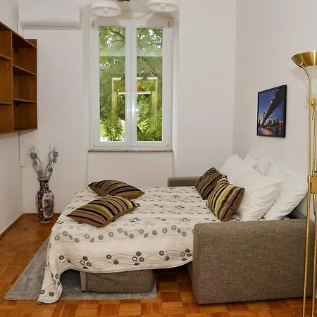 Three Bedroom Apartment 5 Min From Beach - Ae1560
