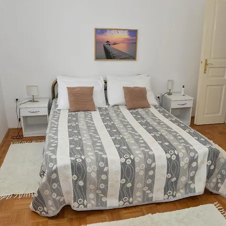 Three Bedroom Apartment 5 Min From Beach - Ae1560 Apartment *