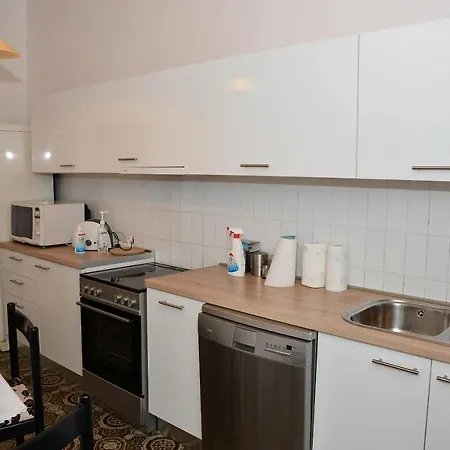 Apartment Three Bedroom Apartment 5 Min From Beach - Ae1560 *